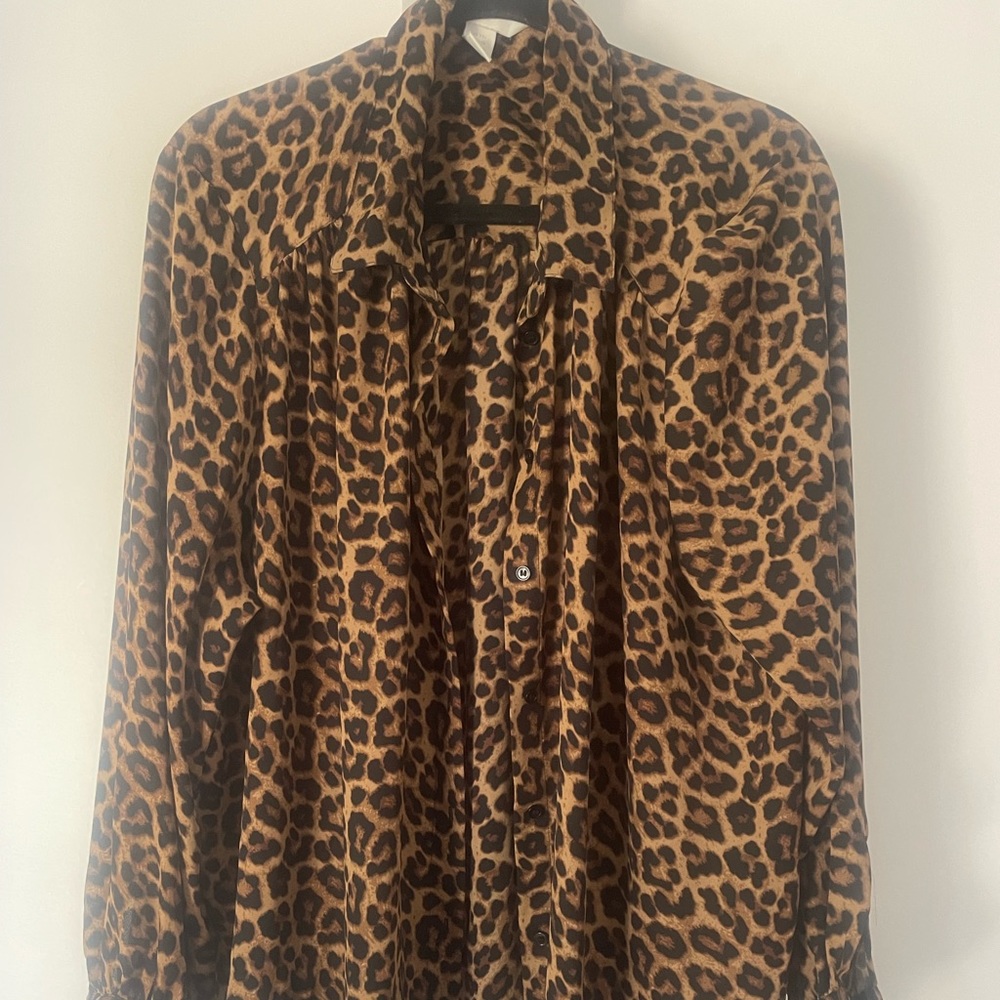 H&M leopard blouse in perfect condition